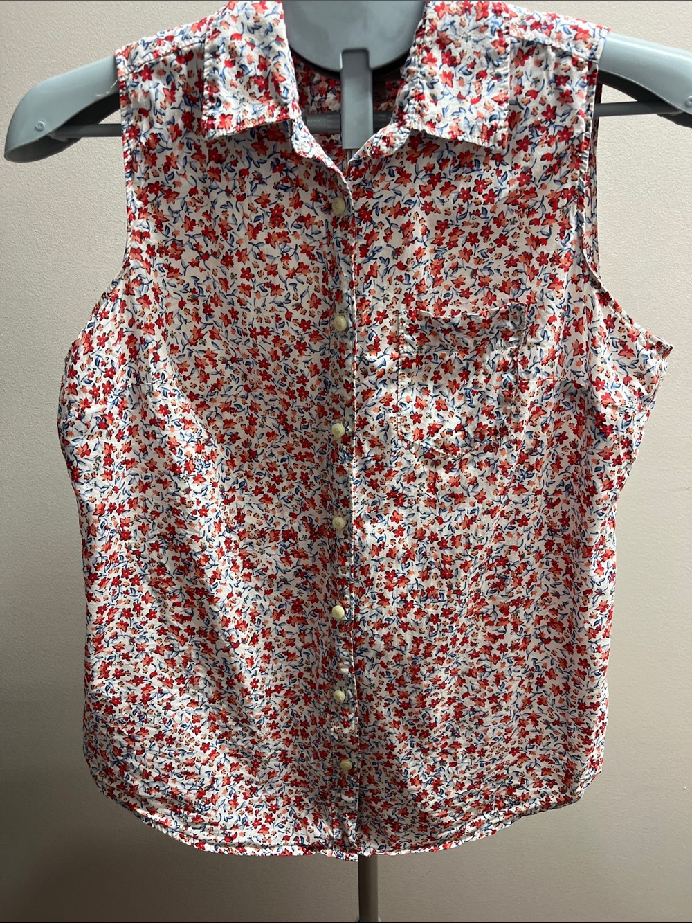 St. John's Bay Red and Blue Floral Sleeveless Button-Up Blouse